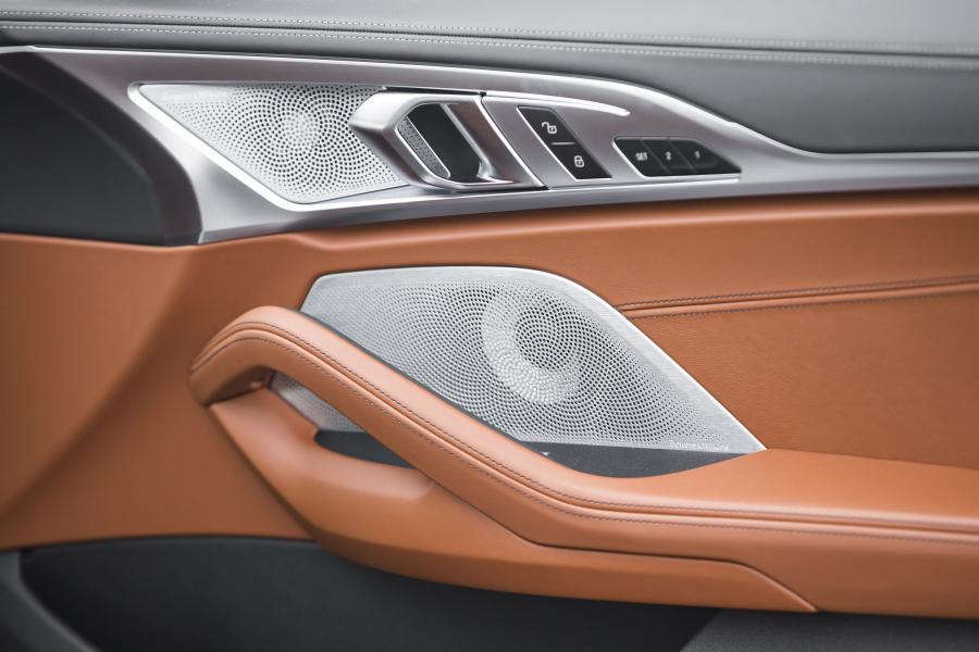 Детали интерьера BMW M850i xDrive (G15) 2018 года  (NA) (фото 29 из 33)